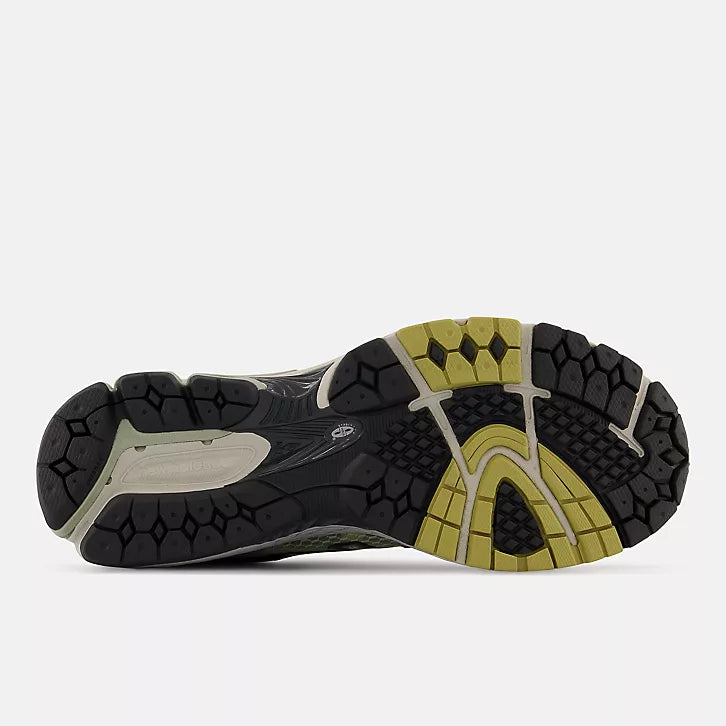 New Balance 860v2 Earth