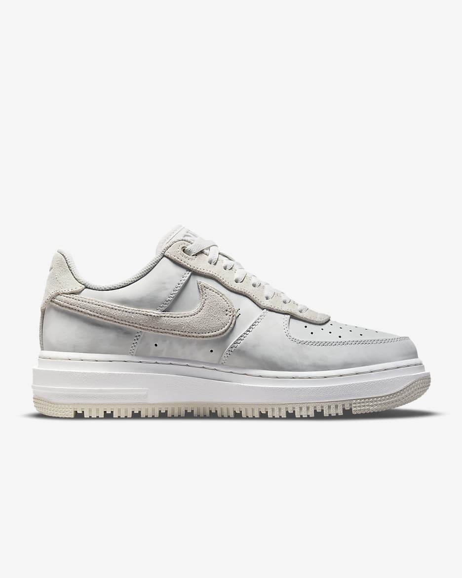 Nike Air Force 1 Luxe