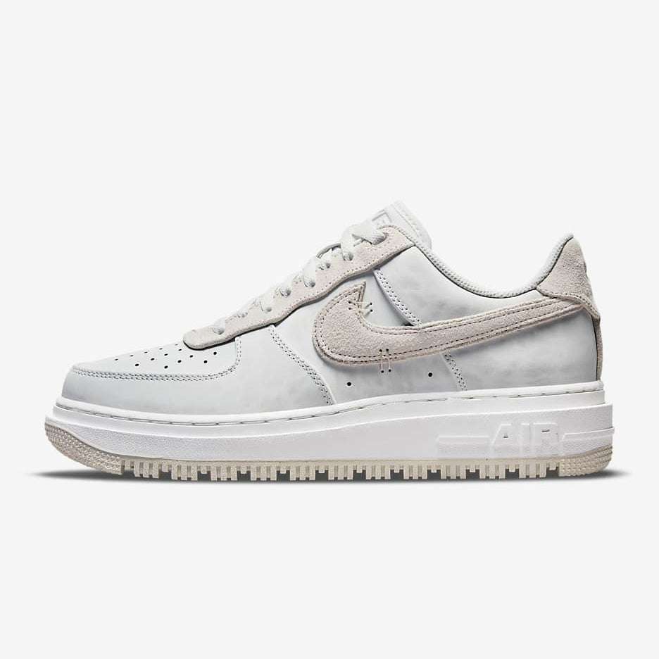 Nike Air Force 1 Luxe