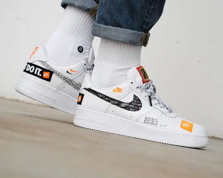 Nike (Air-Force 1 “JUST DO IT”)
