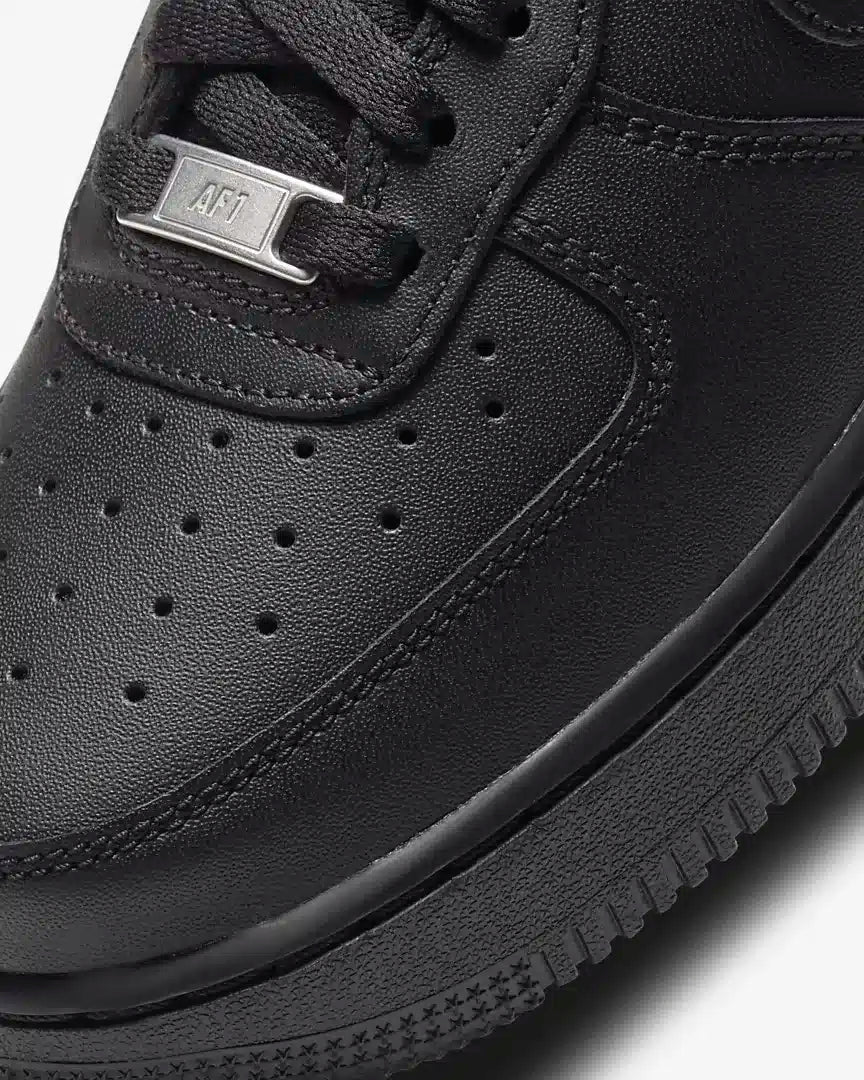 Nike (Air-Force 1 ’07)