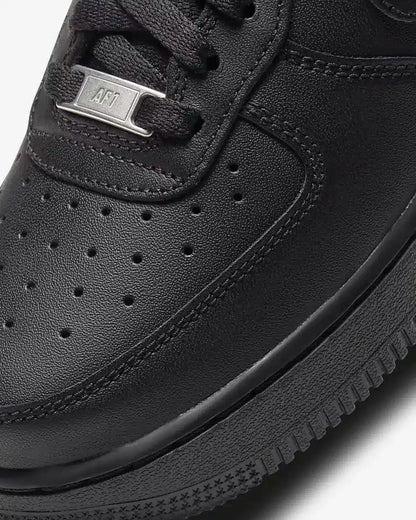 Nike (Air-Force 1 ’07)