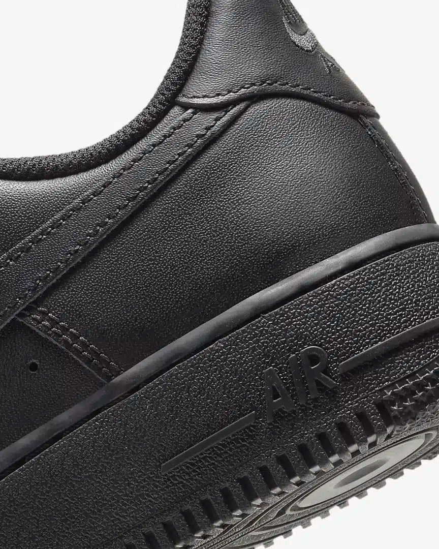 Nike (Air-Force 1 ’07)