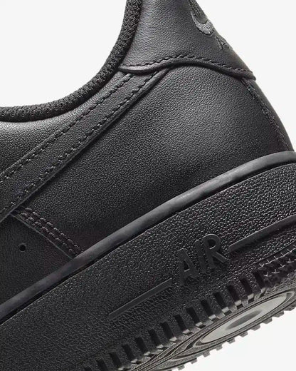 Nike (Air-Force 1 ’07)