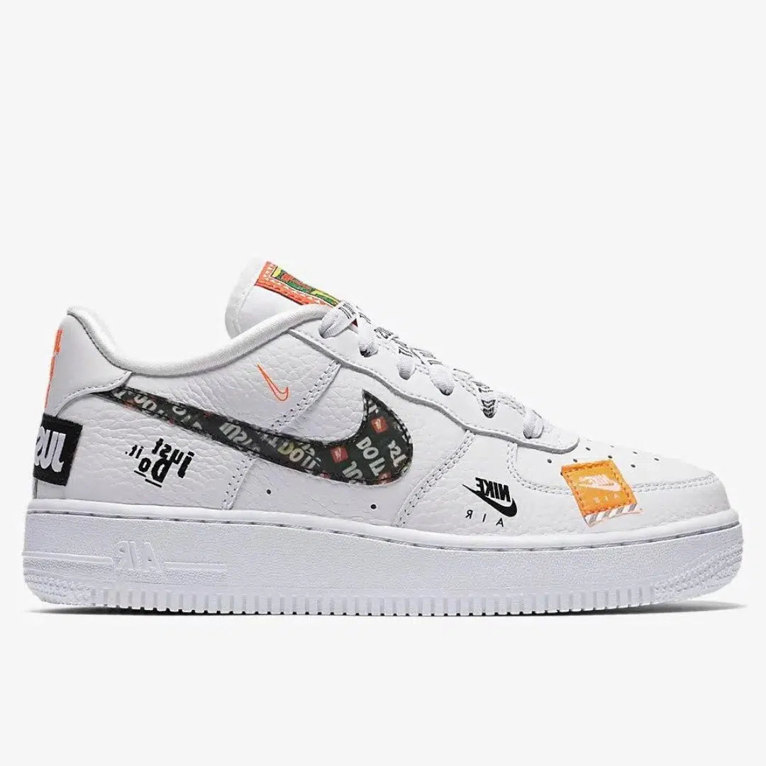 Nike (Air-Force 1 “JUST DO IT”)