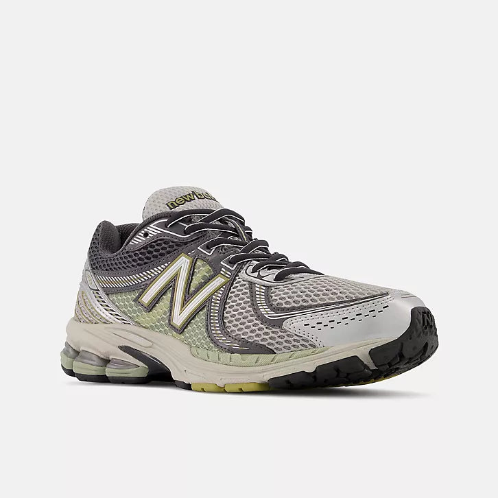 New Balance 860v2 Earth