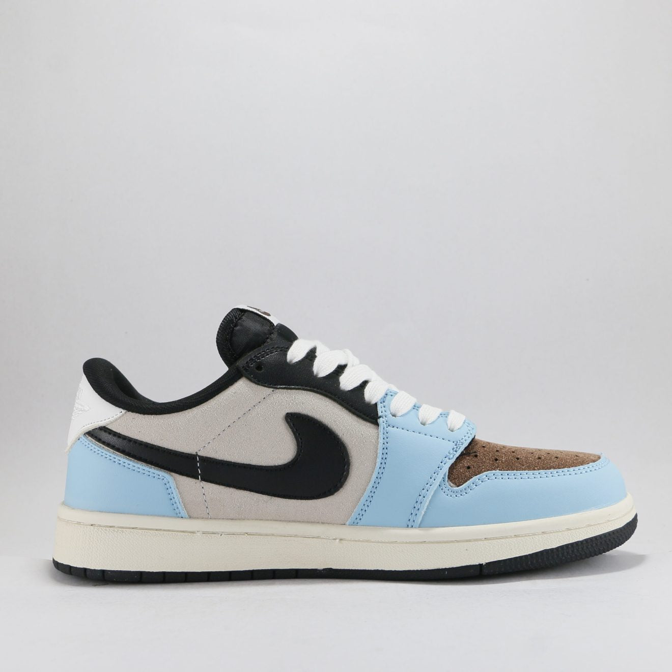 NIKE X TRAVIS SCOTT X AIR JORDAN 1 LOW OG SP JACKBOYS JOINT BMW M3