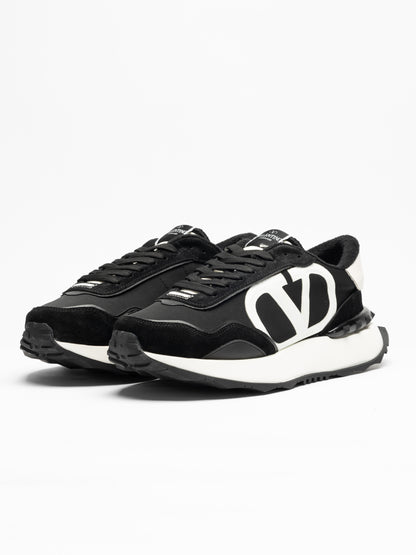 VLogo Pace Sneakers – Black/White