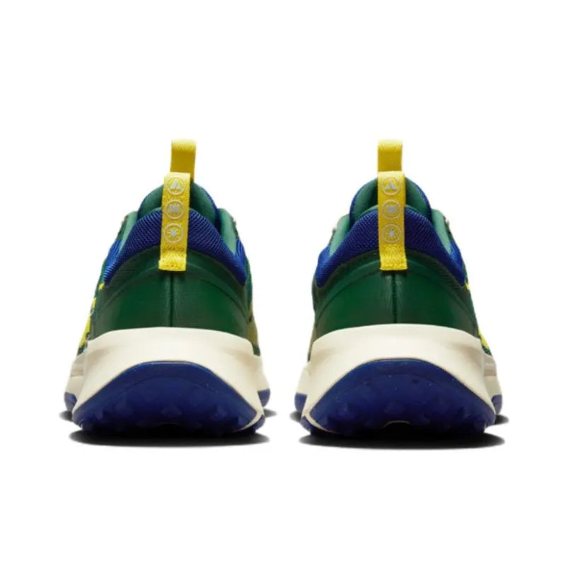 Nike Running Trail Juiper trainers in green